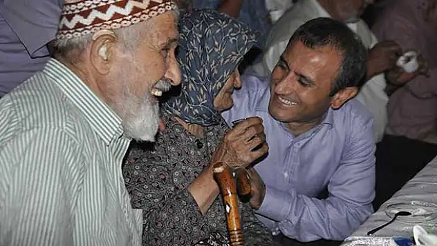 Kaymakam Sonel, şehit aileleri ve gazilere evinde iftar verdi