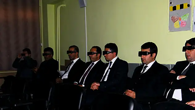 Kaymakamlara 3D'li siber sınıfıta tanıtım dersi