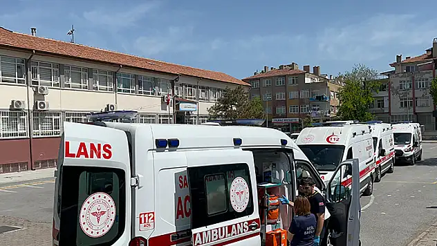 Kayseri'de 24 öğrenci, zehirlenme şüphesiyle hastaneye kaldırıldı
