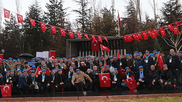 Kayseri'de 7 yıl önce terör saldırısında şehit olan 15 asker anıldı

