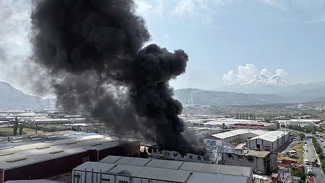 Kayseri'de ambalaj fabrikasında çıkan yangın kontrol altına alındı