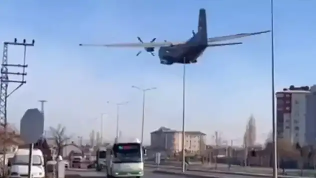 Kayseri'de askeri eğitim uçağı acil iniş yaptı!
