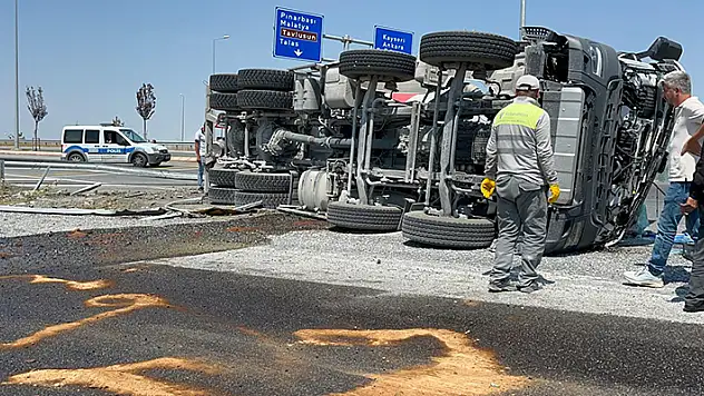 Kayseri'de beton mikseri devrildi sürücü öldü
