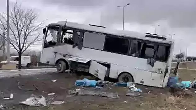 Kayseri'de cezaevi nakil aracı devrildi: 2'si ağır, 11 yaralı 
