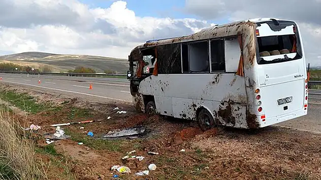 Kayseri'de cezaevi nakil aracı devrildi: 1 mahkum öldü, 13 yaralı
