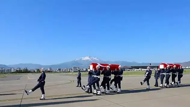 Kayseri'de helikopter kazasında şehit olan 2 pilota veda
