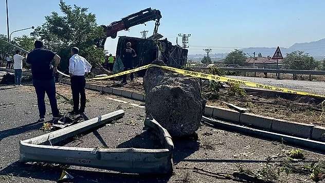 Kayseri'de korkunç kaza: Can kaybı ve çok sayıda yaralı var!