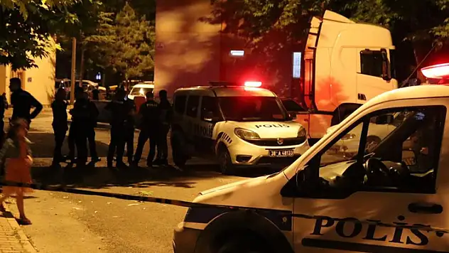 Kayseri'de meraklı komşunun bacağına saçma isabet etti
