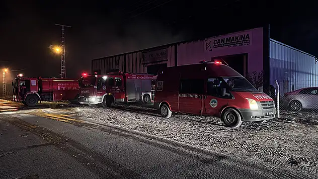 Kayseri'de mobilya fabrikasında çıkan yangın kontrol altına alındı
