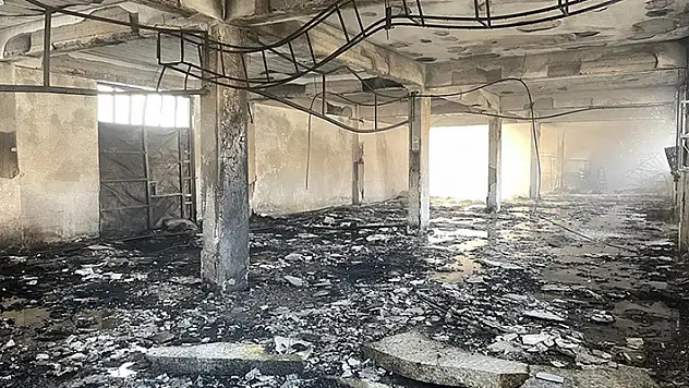 Kayseri'de mobilya fabrikasında çıkan yangın kontrol altına alındı
