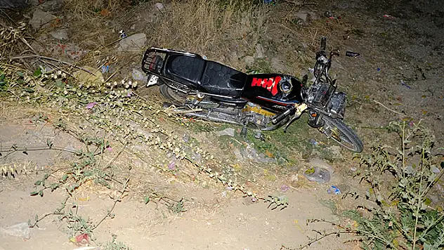 Kayseri'de motosiklet şarampole yuvarlandı: 3 yaralı
