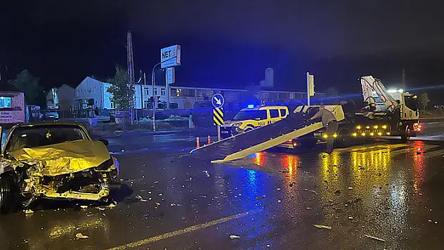 Kayseri'de otomobil ile servis minibüsü çarpıştı: 11 yaralı
