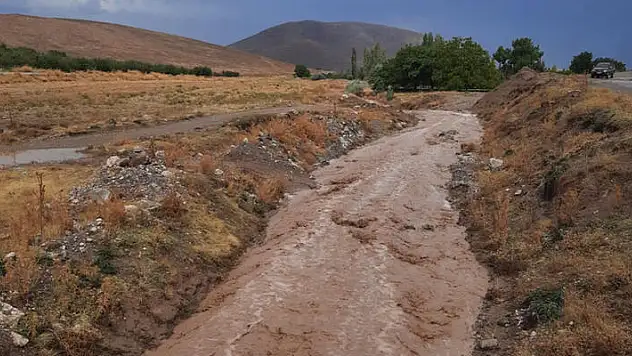 Kayseri'de sağanak sele neden oldu
