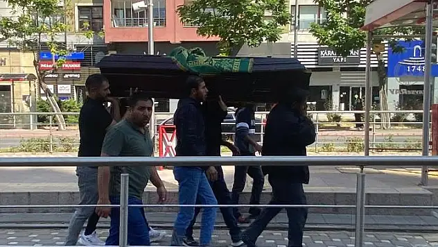 Kayseri'de tramvay kazasında ölen gencin ailesinden tabutlu tepki
