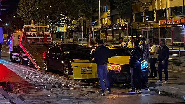 Kayseri'de 4 araç zincirleme kazaya karıştı 5 yaralı