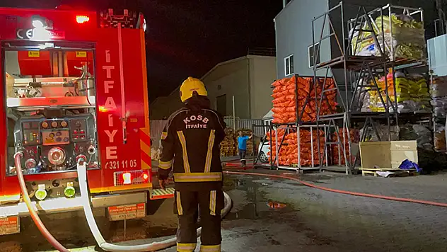 Kayseri'de ahşap fabrikasının silosundaki yangın söndürüldü