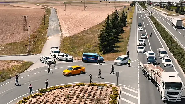 Kayseri'de, İranlı 3 şüphelinin midesinden uyuşturucu çıktı