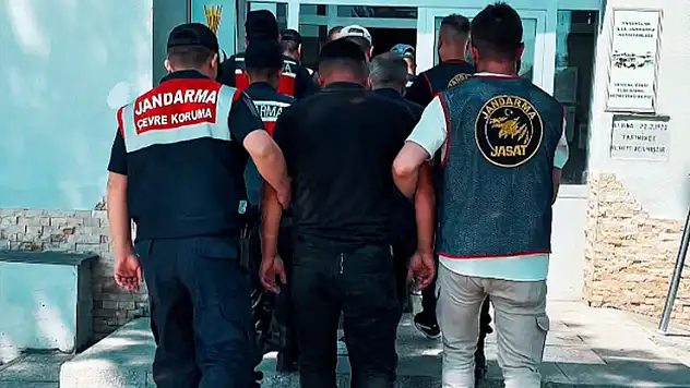 Kayseri'de köpek dövüştüren 8 kişiye gözaltı
