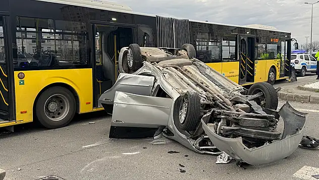 Kayseri'de özel halk otobüsü ile otomobil çarpıştı: 9 yaralı