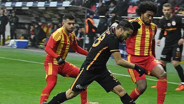 Kayserispor-Galatasaray maçında tribünler boş kaldı