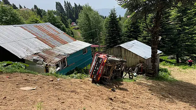 Kaza bir aileyi daha ayırdı: Kocası öldü, eşi yaralandı