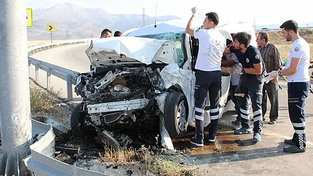 Kaza sonrası sıkışan sürücü için herkes seferber oldu