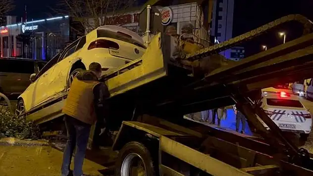 Kaza yapan alkollü sürücü araçta köpeğini aradı
