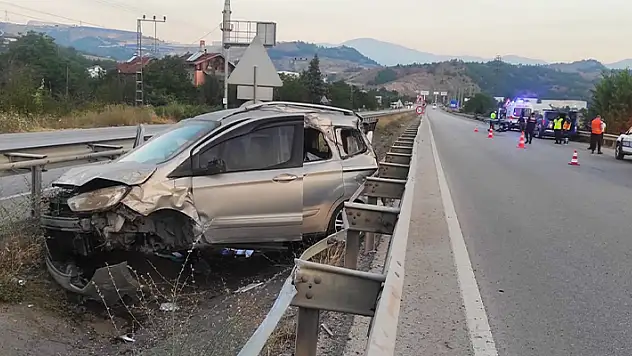 Kaza yapan otomobilden inip yola çıkan 9 yaşındaki çocuk, başka bir aracın çarpmasıyla öldü