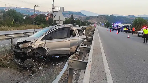 Kaza yapan otomobilden inip yola çıkan Talha, başka bir aracın çarpmasıyla öldü

