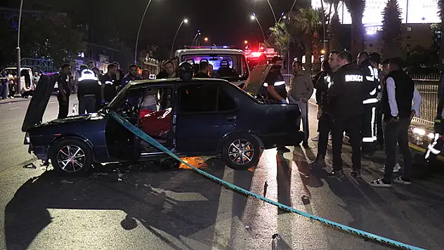 Kaza yapan otomobile motosiklet çarptı: 1 ölü, 1 yaralı
