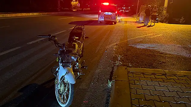 Kaza yaptı, motosikleti bırakıp kaçtı