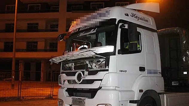 Kaza yaptığı TIR'ın içinde alkol almaya devam etti