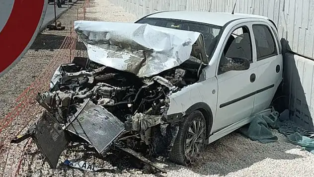 Kazada savrulan kamyonet, istinat duvarına çarptı 1 ölü, 3 yaralı