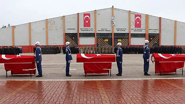 Kazada yaşamını yitiren komandolar için tören