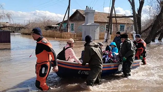 Kazakistan'daki selde tahliye edilenlerin sayısı 99 bini aştı
