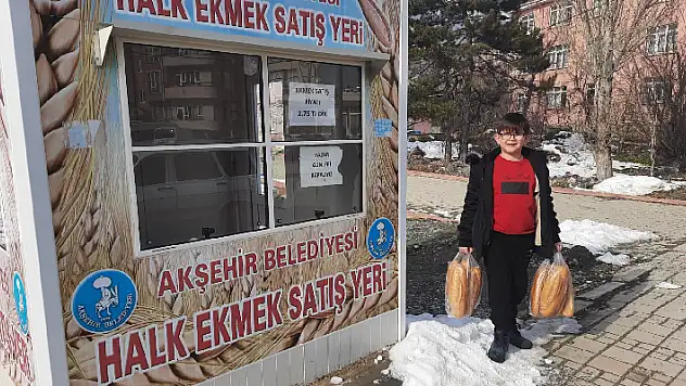 Kazandığı puanlarla ekmek aldı

