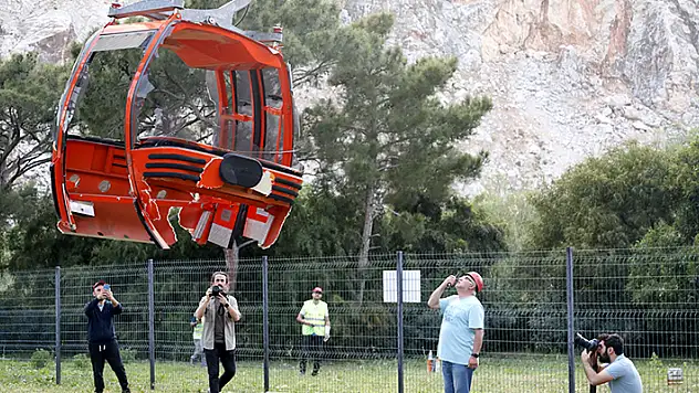 Kazanın yaşandığı teleferiğin 36 kabini 5 gün sonra yere indirildi
