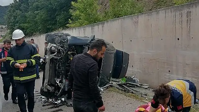 Kazaya müdahale eden polise, otomobil çarptı toplam 7 yaralı
