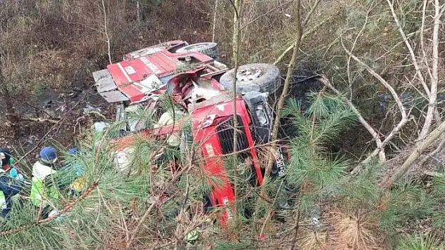 Kazaya müdahaleye giden itfaiye ekibi kaza yaptı: 4 ölü