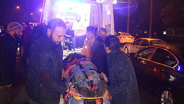 Kazazedeye yardıma gidenlere otomobil çarptı: 2 ölü 3 yaralı