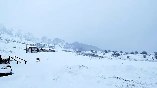 Keltepe Kayak Merkezi'nde kar kalınlığı 40 santimetreye ulaştı
