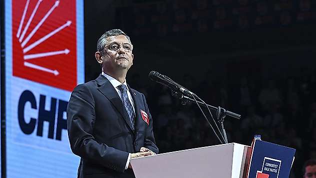 Kemal Kılıçdaroğlu devri 13 yıl sonra kapandı! CHP'nin yeni Genel Başkanı Özgür Özel oldu! 
