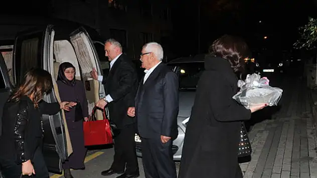 Kenan İmirzalıoğlu ailesiyle birlikte Sinem Kobal'ı istedi