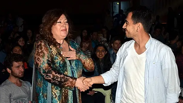 Kendi filmini yıllar sonra yazlık sinemada izledi