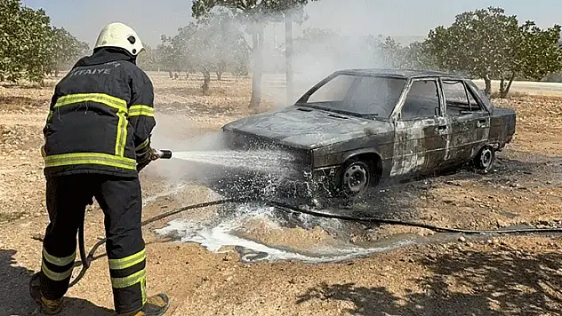 Kendi otomobilini ateşe verdi