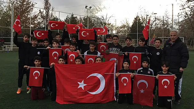 Kendileri küçük yürekli büyük