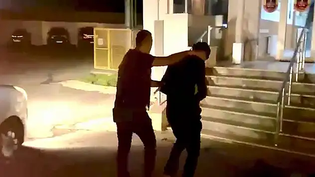 Kendilerini jandarma olarak tanıtan dolandırıcılar, jandarmaya yakalandı
