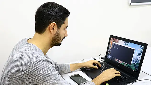 Kendisi üretti telefonunu çalan hırsızı şoka soktu