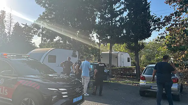 Kendisine küfreden arkadaşını silahla vurdu
