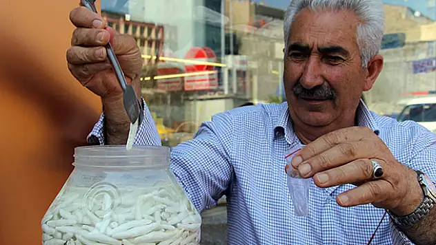 Kenger sakızının kilosu 600 TL'den satılıyor